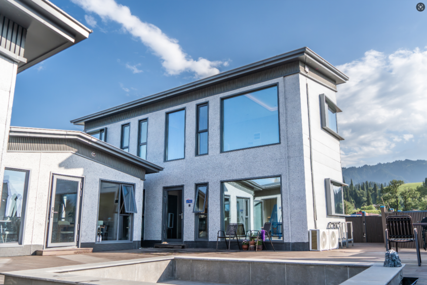 Xinjiang Nalati Jinling Mountain Villa